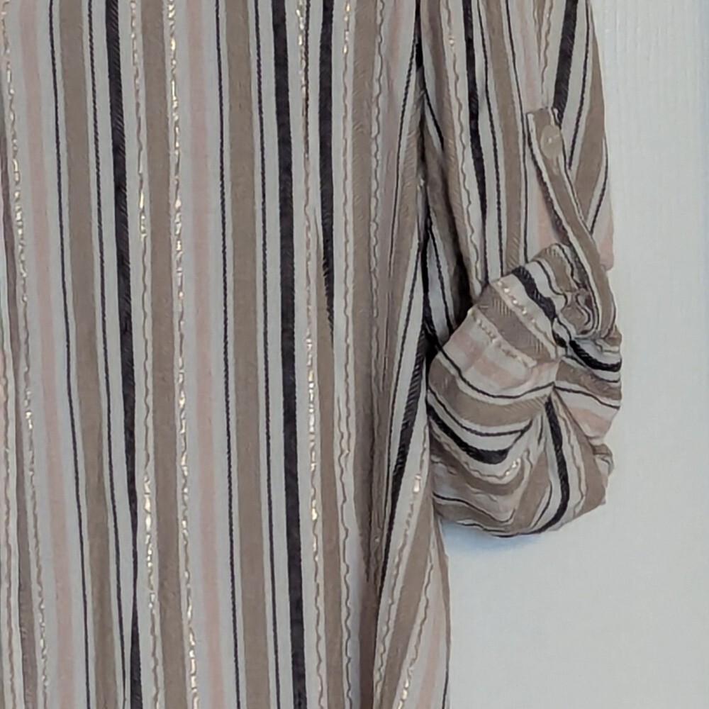 Women's (Size M) Long Striped V-neck Button Down Blouse/Top Long or 3/4 Sleeves - Picture 3 of 13